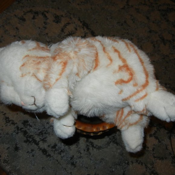 OSHKO Rare Lying Sleeping Tabby Cat Stuff Animal Plush - Picture 3 of 7